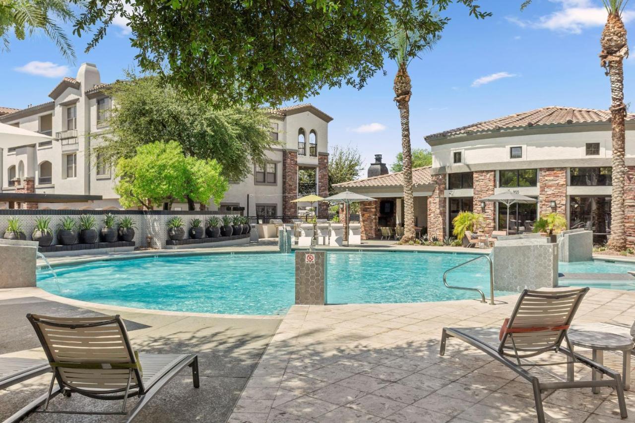 Cozysuites Glendale By The Stadium With Pool 05 Exterior photo